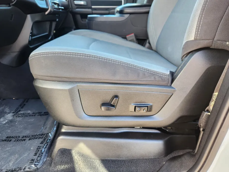 2024 RAM 2500 Big Horn | Photo 10 of 32