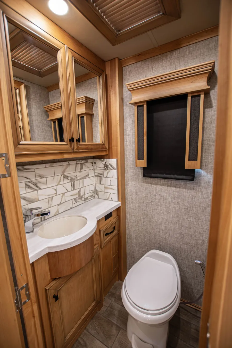 2023 Tiffin Phaeton 37BH | Photo 22 of 28