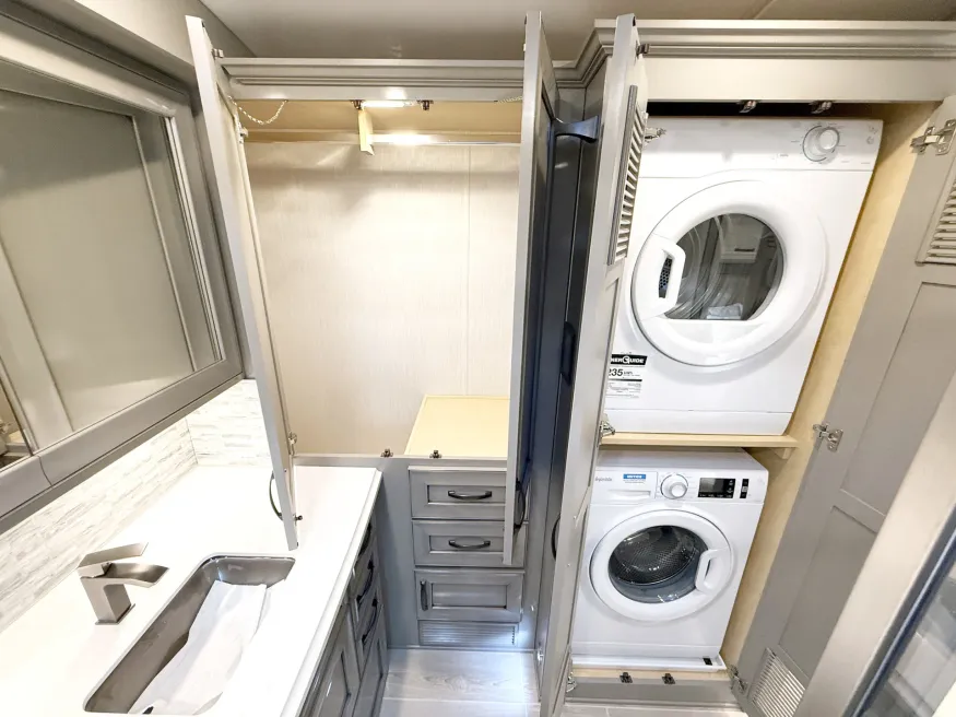 2026 Newmar Dutch Star 4081 | Photo 19 of 30