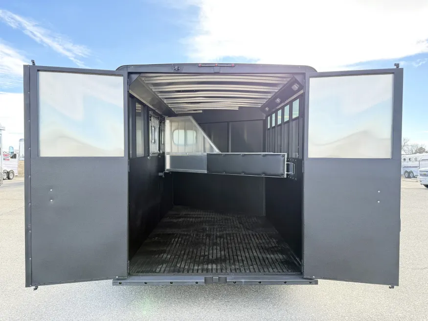 2026 Logan Coach Crossfire 3HBP | Photo 9 of 13