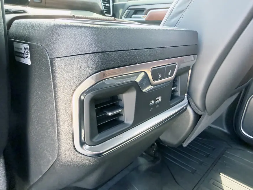 2026 GMC 2500 Denali Ultimate | Photo 10 of 23