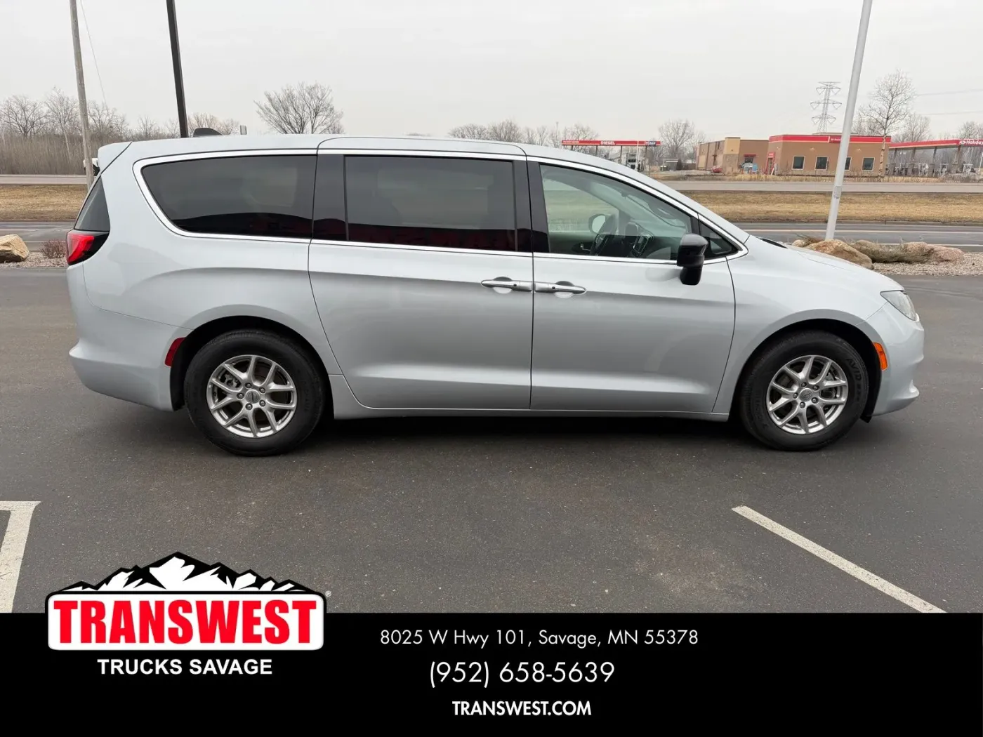 2024 Chrysler Voyager LX | Photo 5 of 23