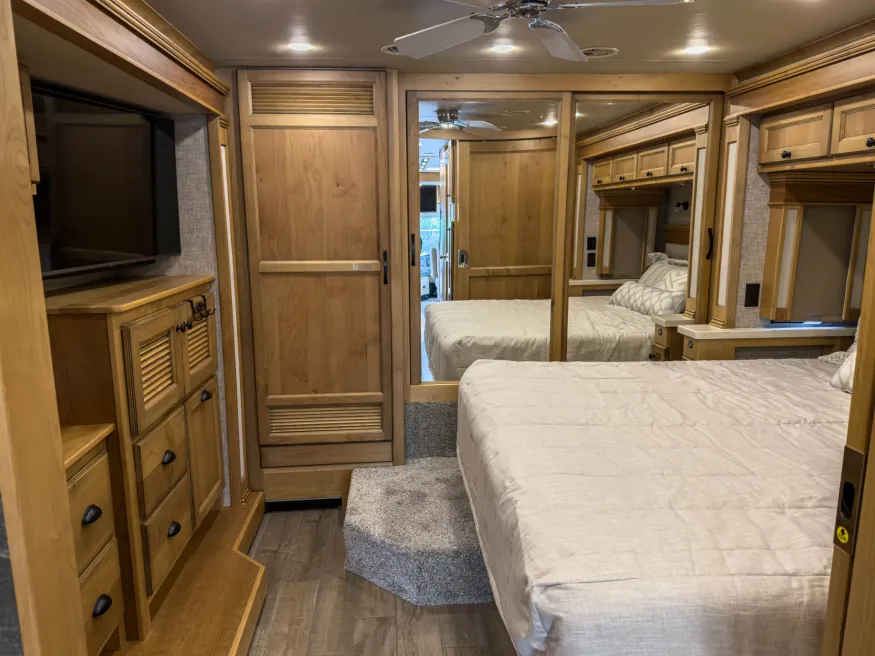 2023 Tiffin Allegro Red 33AA | Photo 21 of 25