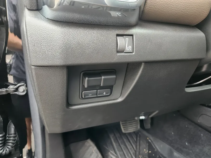 2026 GMC Canyon 4WD Denali | Photo 6 of 28