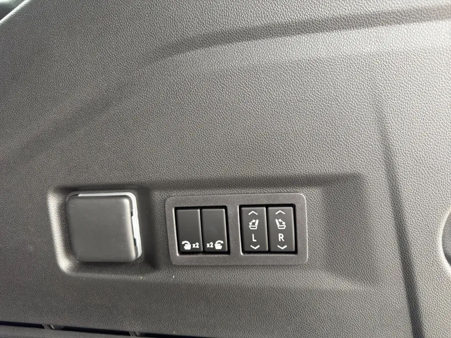 2026 Chevrolet Tahoe Premier | Photo 9 of 13