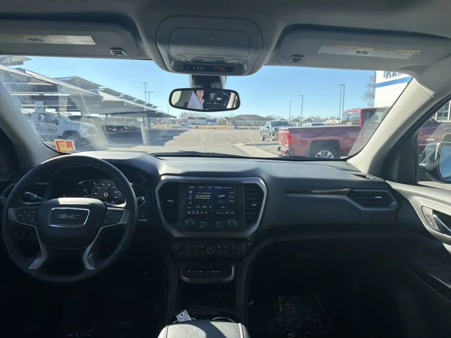 2023 GMC Acadia AT4 | Photo 13 of 24