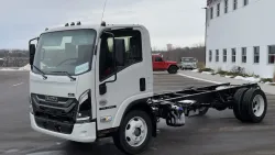 2025 Isuzu NRR | Thumbnail Photo 1 of 17