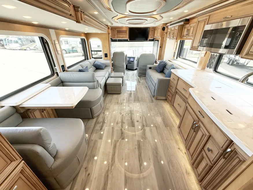 2022 Newmar Essex 4551 | Photo 4 of 32