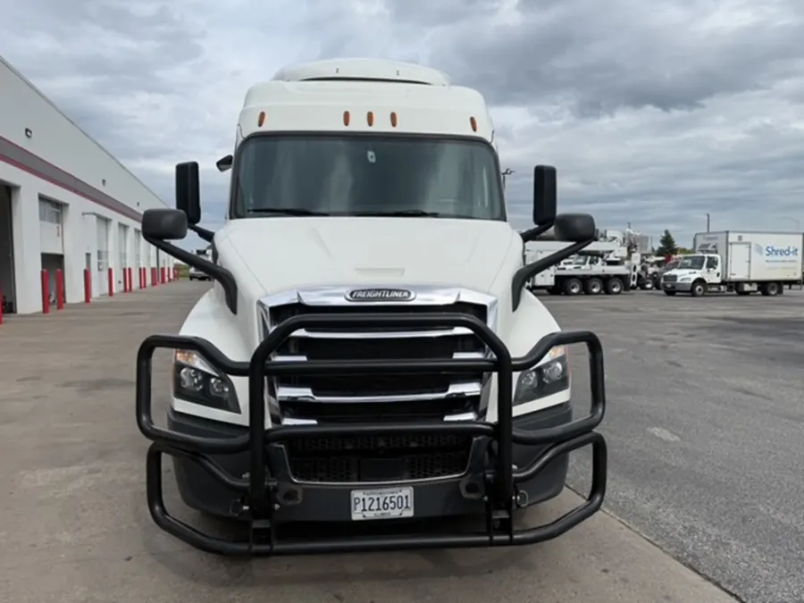 2019 Freightliner Cascadia | Photo 8 of 20