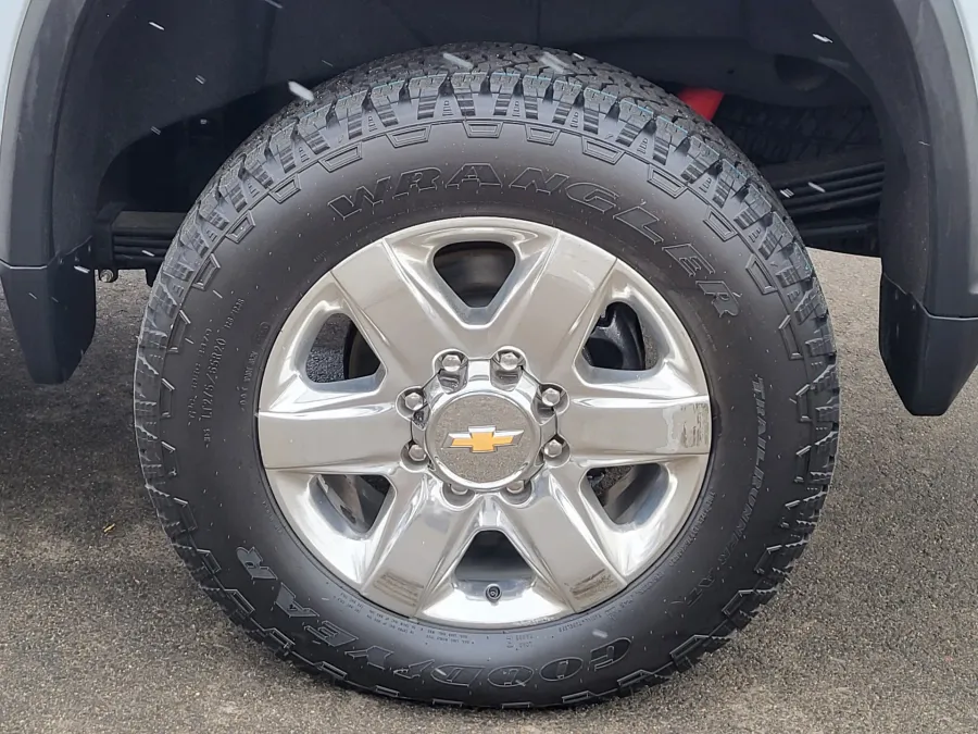 2022 Chevrolet Silverado 2500HD LTZ | Photo 14 of 36