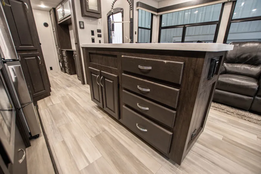 2022 Coachmen Brookstone 398MBL | Photo 14 of 27