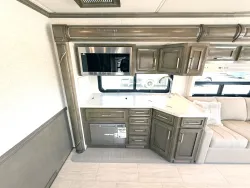 2027 Newmar Ventana 4345 | Thumbnail Photo 13 of 33