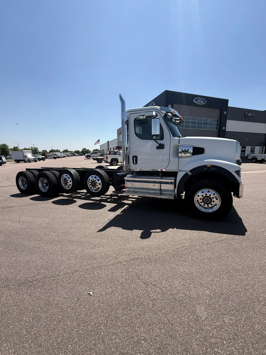 2027 Western Star 49X | Photo 5 of 13