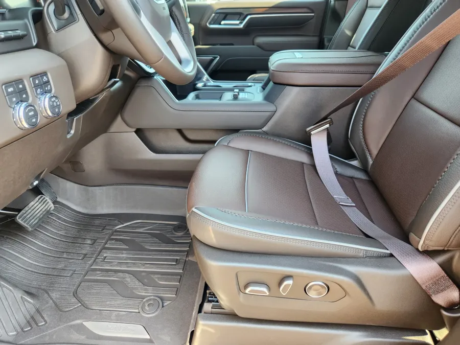 2026 GMC Sierra 2500HD Denali | Photo 10 of 31