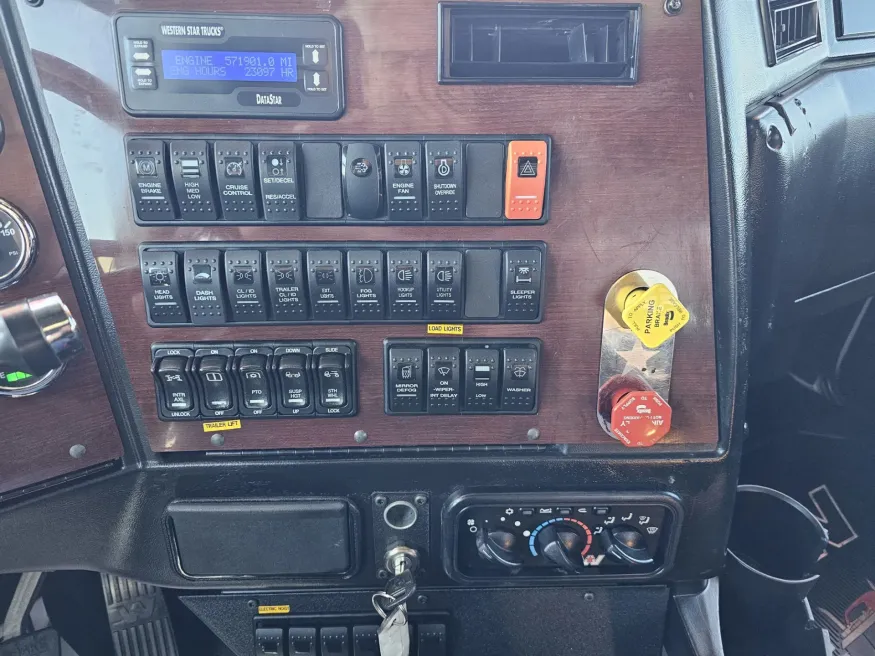 2020 Western Star 4900FA | Photo 13 of 34