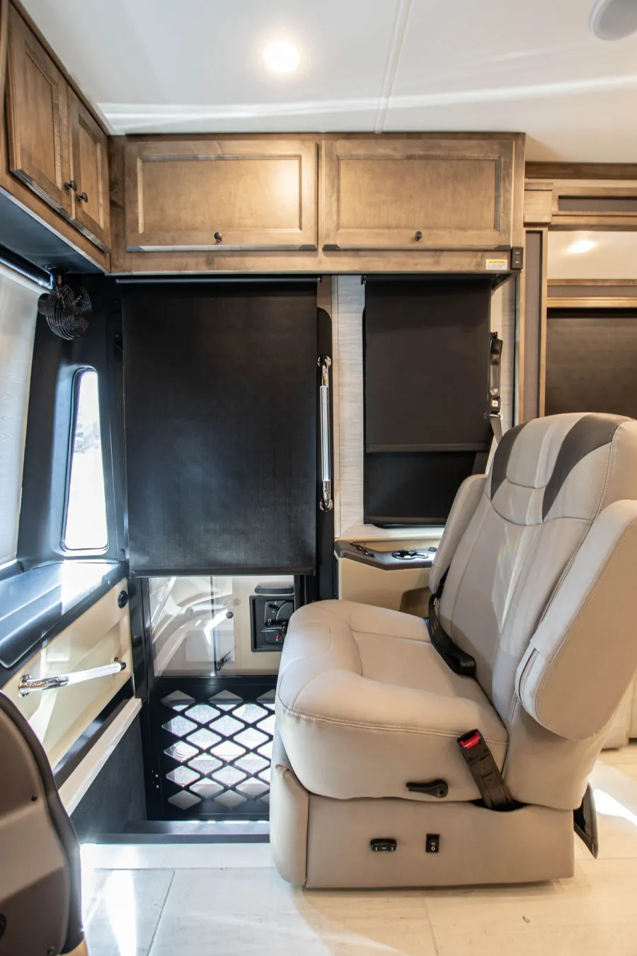 2026 Tiffin Allegro Red 37BA | Photo 10 of 27