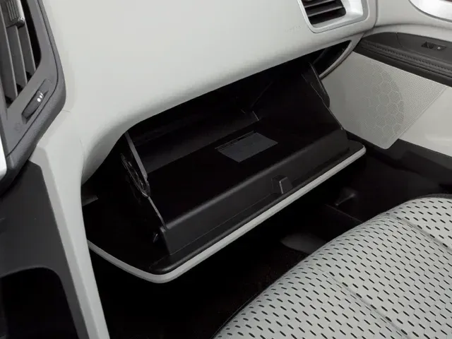 2013 Chevrolet Equinox | Photo 12 of 16