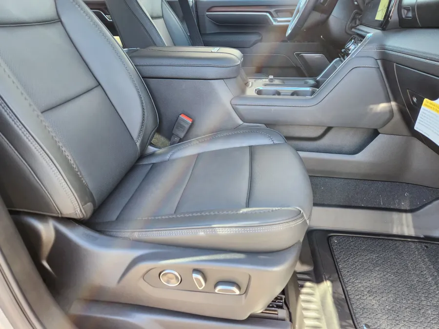 2026 GMC Sierra 2500HD Denali | Photo 18 of 32