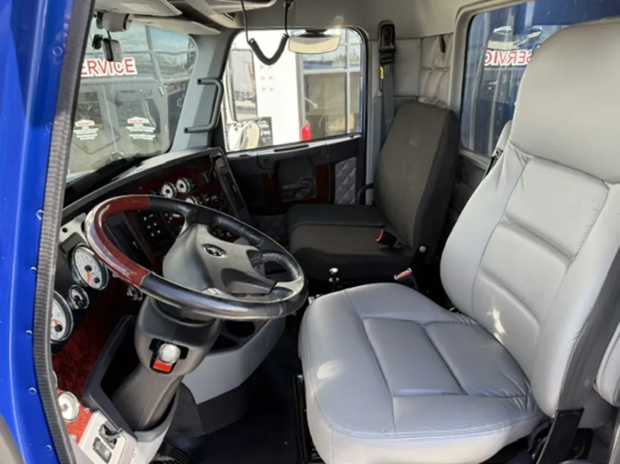 2023 Freightliner 122SD | Photo 13 of 18
