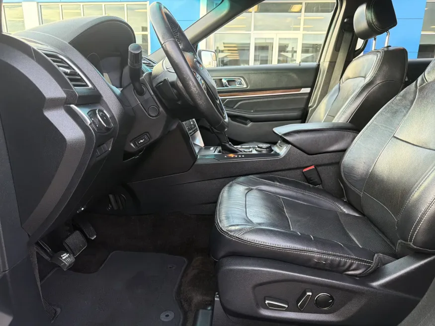 2016 Ford Explorer Limited | Photo 17 of 24