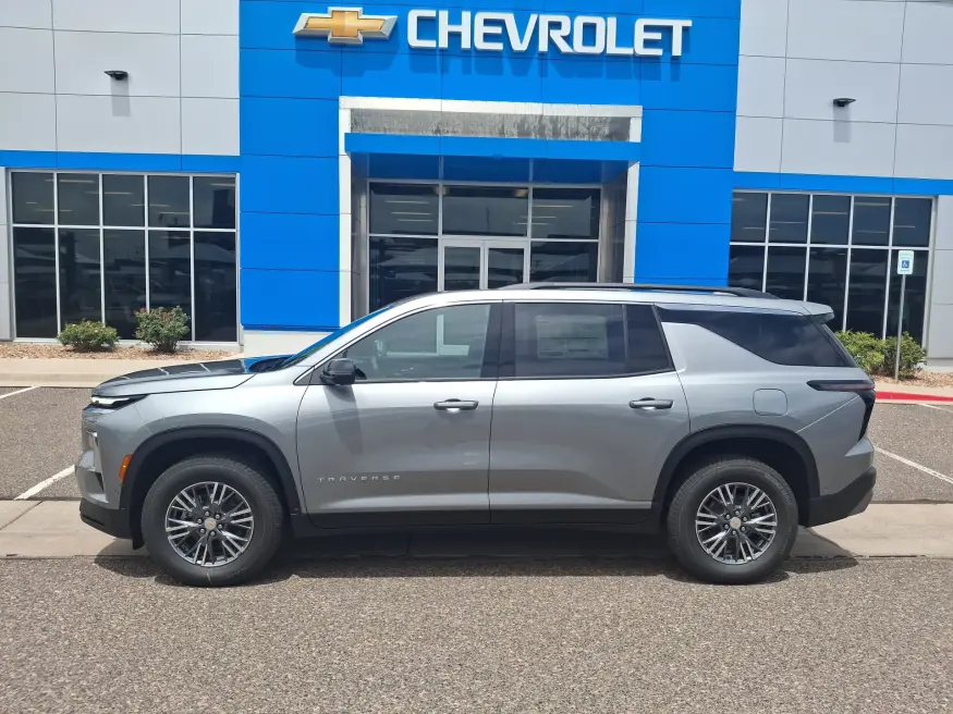 2026 Chevrolet Traverse AWD LT | Photo 1 of 22