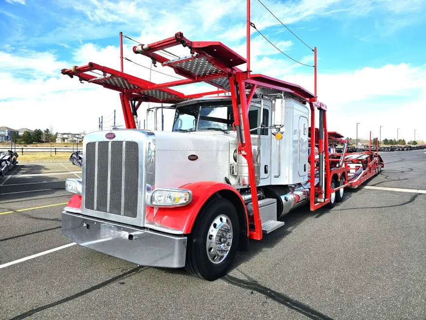 2020 Peterbilt 389 | Photo 1 of 34