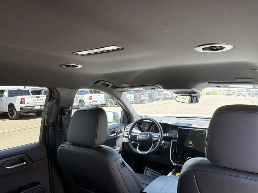2024 GMC Acadia AWD Elevation | Photo 14 of 25