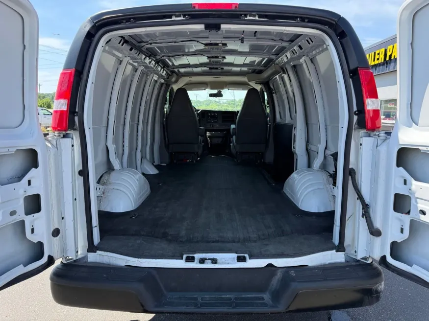 2025 Chevrolet Express 2500 Work Van | Photo 11 of 21