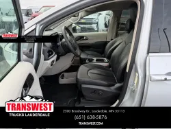 2024 Chrysler Pacifica Touring L | Thumbnail Photo 10 of 24