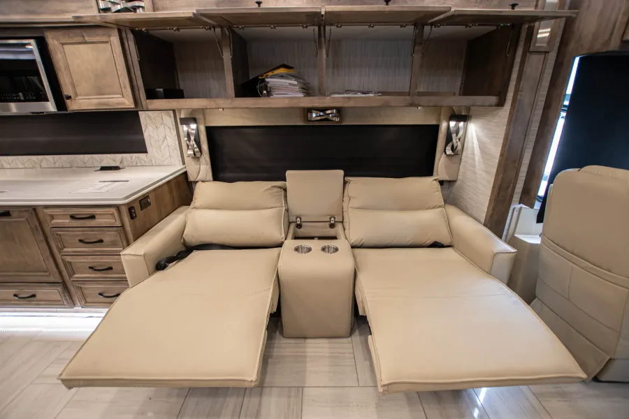 2026 Tiffin Phaeton 44OH | Photo 15 of 31