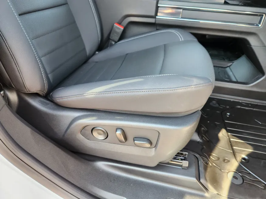 2026 GMC HUMMER EV SUV 2X | Photo 18 of 30