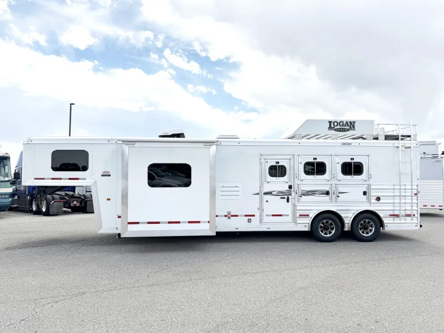 2025 Logan Coach Select 812 3HLQ | Photo 21 of 27