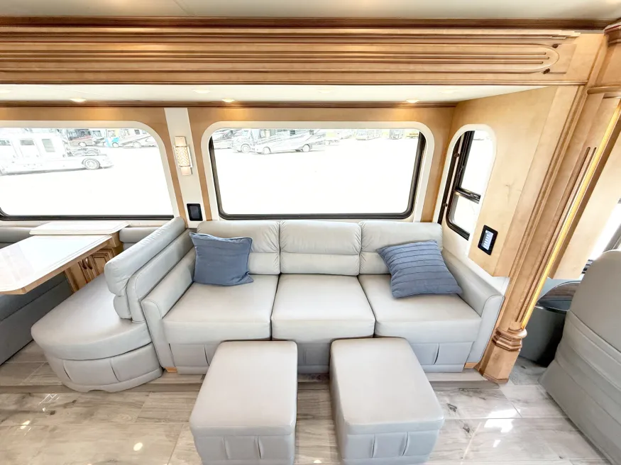 2022 Newmar Essex 4551 | Photo 8 of 32