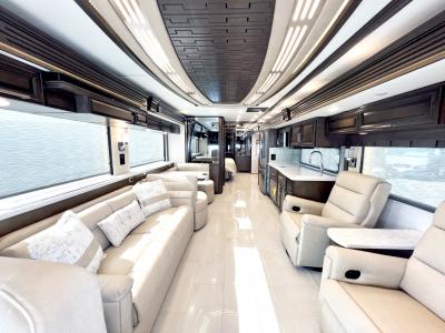 2023 Newmar London Aire 4521 | Thumbnail Photo 4 of 36
