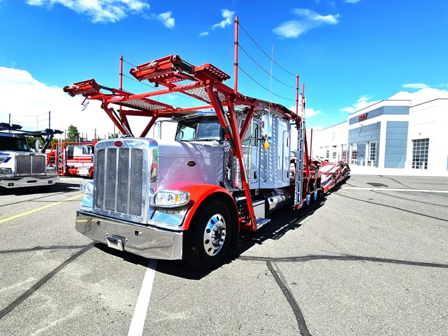 2020 Peterbilt 389 | Photo 1 of 35