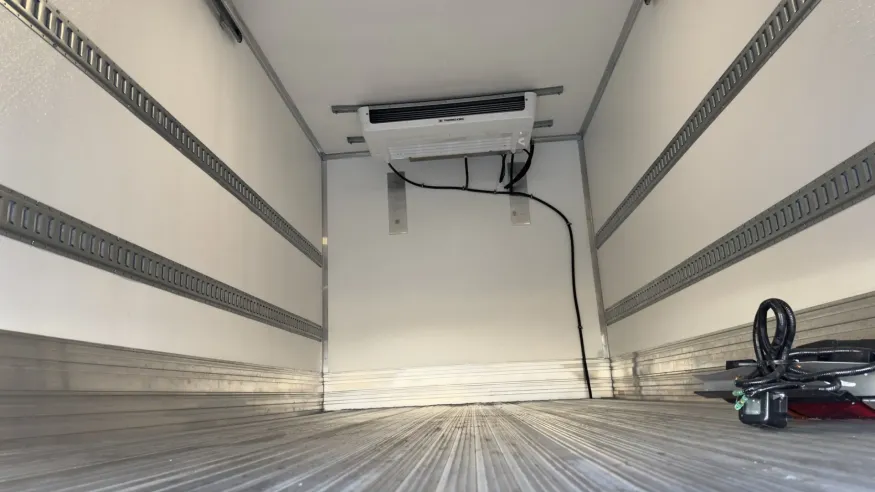 2025 Isuzu NRR GAS | Photo 9 of 10