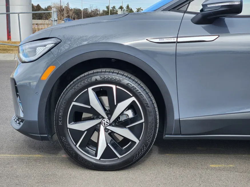 2023 Volkswagen ID.4 | Photo 4 of 22