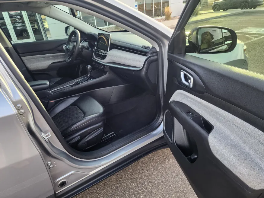 2022 Jeep Compass Latitude | Photo 14 of 22