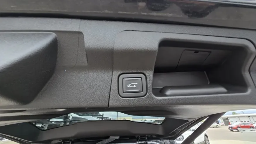 2023 GMC Acadia | Photo 9 of 30