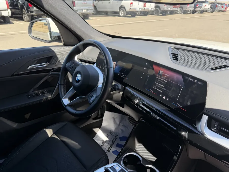 2025 BMW X1 xDrive28i | Photo 15 of 21