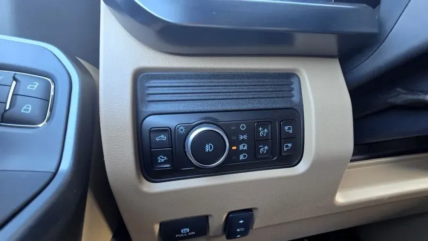 2026 Ford Super Duty F-350 | Photo 15 of 33