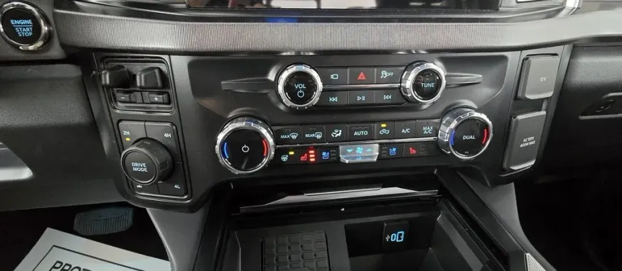 2026 Ford Super Duty F-350 | Photo 28 of 37