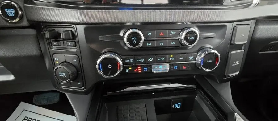 2026 Ford Super Duty F-350 | Photo 28 of 37