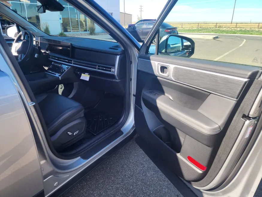 2024 Hyundai Santa Fe Limited | Photo 19 of 30