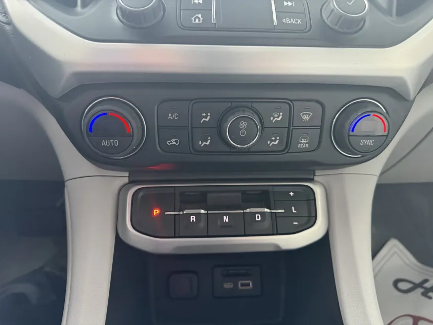 2023 GMC Acadia SLT | Photo 20 of 24