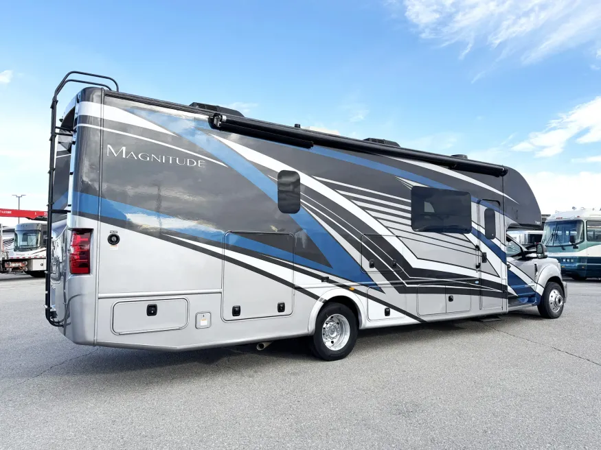 2023 Thor Magnitude SV34 | Photo 17 of 26