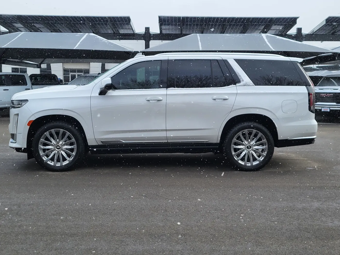 2024 Cadillac Escalade 4WD Premium Luxury | Photo 3 of 33