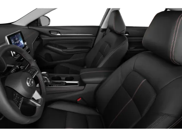 2022 Nissan Altima | Photo 5 of 12