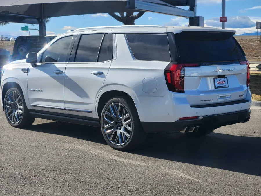 2025 GMC Yukon Denali Ultimate | Photo 3 of 24