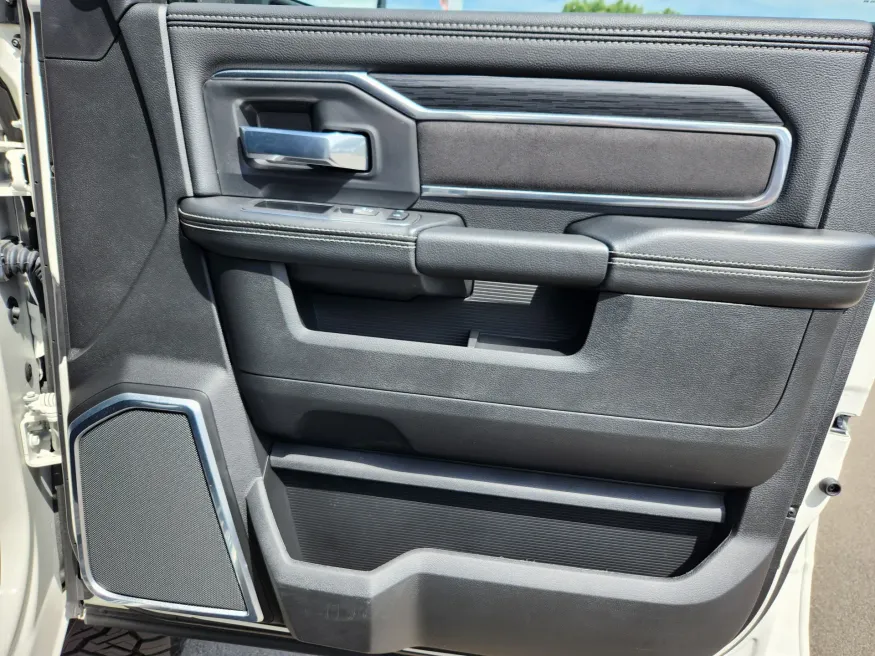 2024 RAM 3500 Laramie | Photo 17 of 33